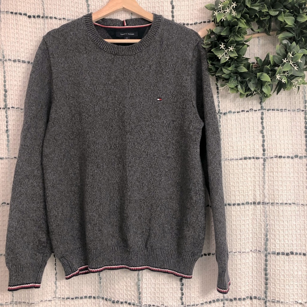 Tommy Hilfiger Men’s crewneck sweater dark gray excellent condition 100% Cotton